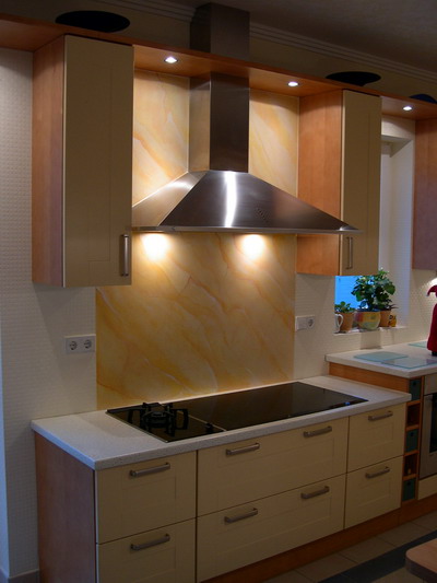Küchenwand mit Folientechnik